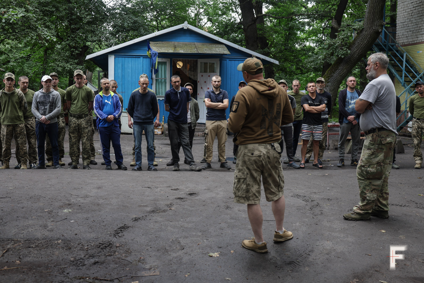 frontliner commander talk to the prisoners who join the Ukrainian army