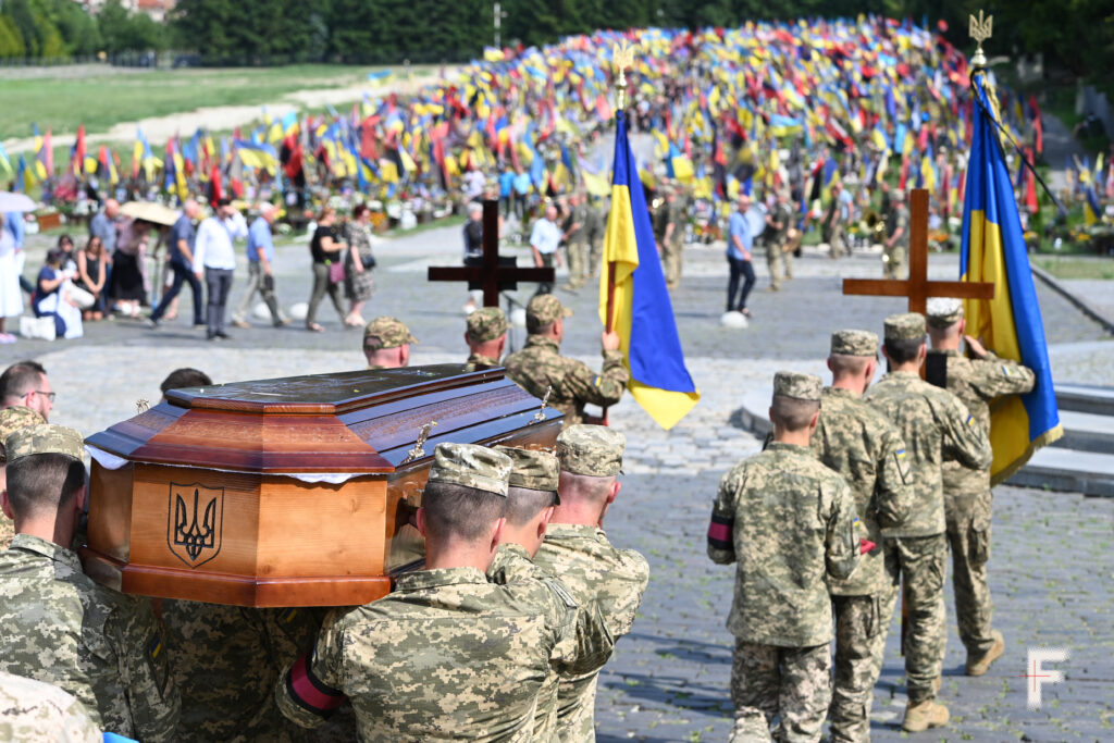 Церемонія поховання полеглих Юрія Паука, Олександра Шемчука і Віктора Комарніцького на Марсовому полі